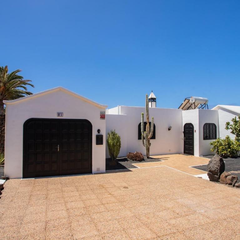 Casa Thalatta - Three-Bedroom Vacation Home - 14