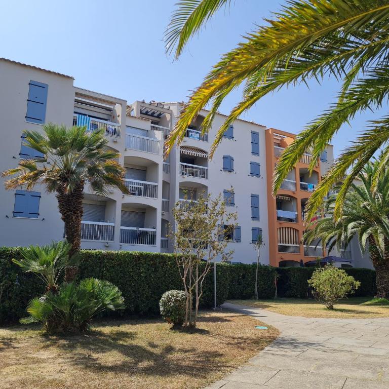 MAGNIFIQUE vue mer pour ce T2 avec piscine - Two-Bedroom Apartment - 14