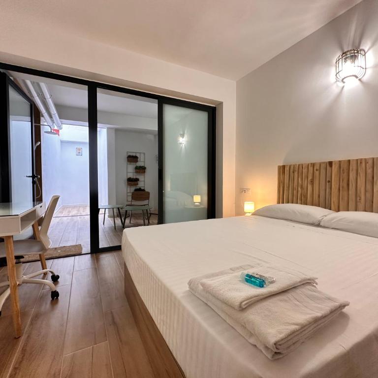 Valencia & Suites Ayora - One-Bedroom Apartment - 8