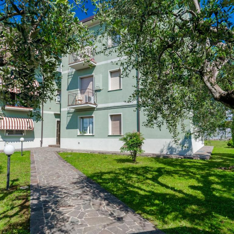 - Lake Bliss - Two-Bedroom Apartment - 12