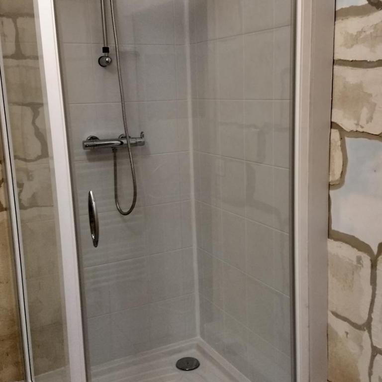 Logement tranquille et frais proche gare au RDC - Appartement 1 Chambre - 10
