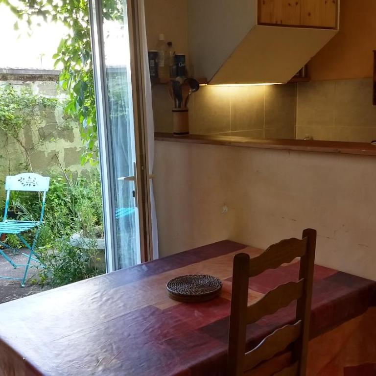 Logement tranquille et frais proche gare au RDC - Appartement 1 Chambre - 4