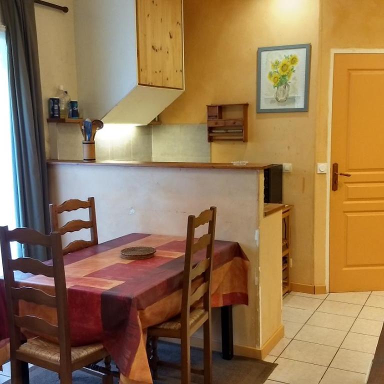 Logement tranquille et frais proche gare au RDC - Appartement 1 Chambre - 5