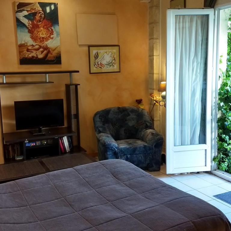 Logement tranquille et frais proche gare au RDC - Appartement 1 Chambre - 6