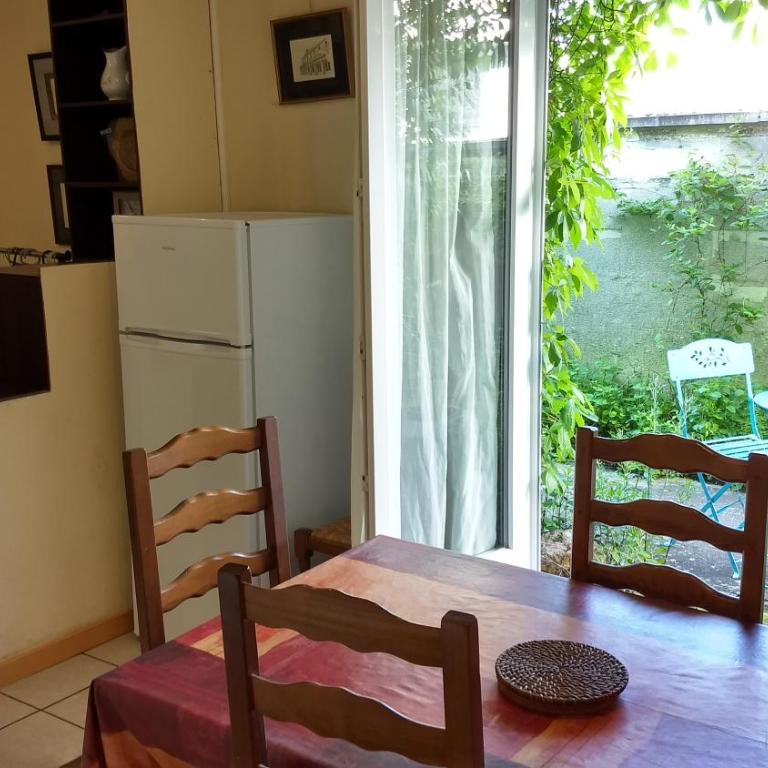 Logement tranquille et frais proche gare au RDC - Appartement 1 Chambre - 2