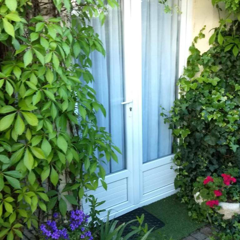Logement tranquille et frais proche gare au RDC - Appartement 1 Chambre - 12