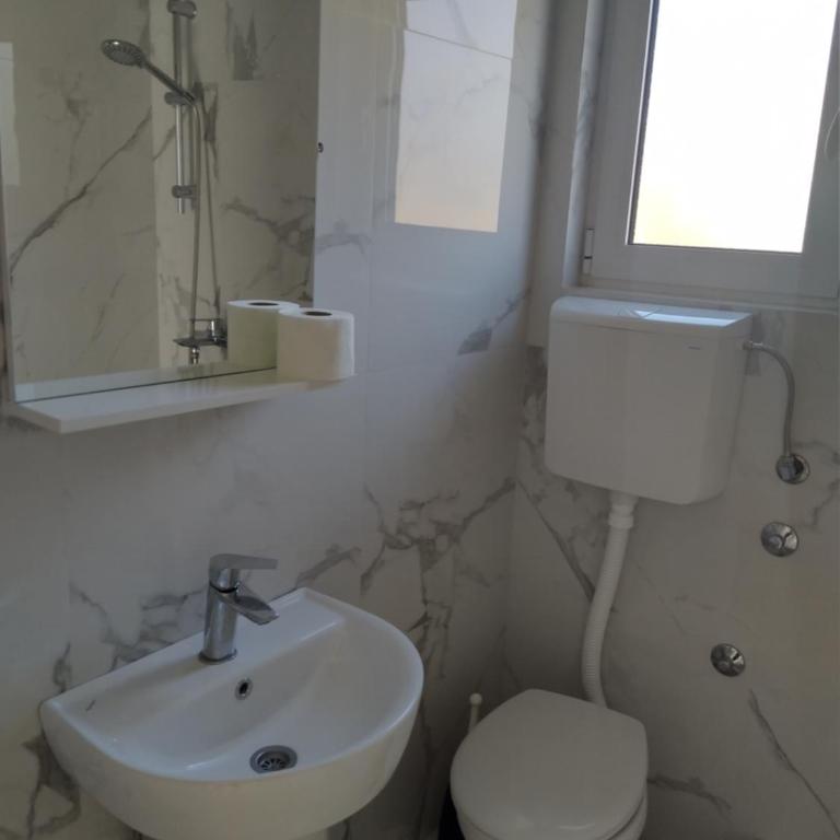 Hostel Vera - Airport Podgorica - Apartment - 4