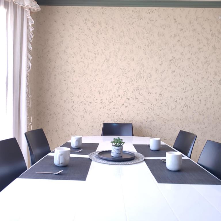 Hogar familiar con patio - Casa de 3 dormitorios - 2