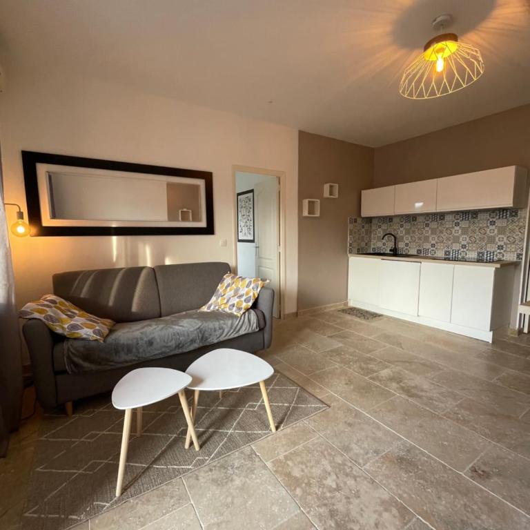 CONFORTABLE T2, PARKING PRIVE dans RESIDENCE SECURISEE - Appartement 1 Chambre - 1