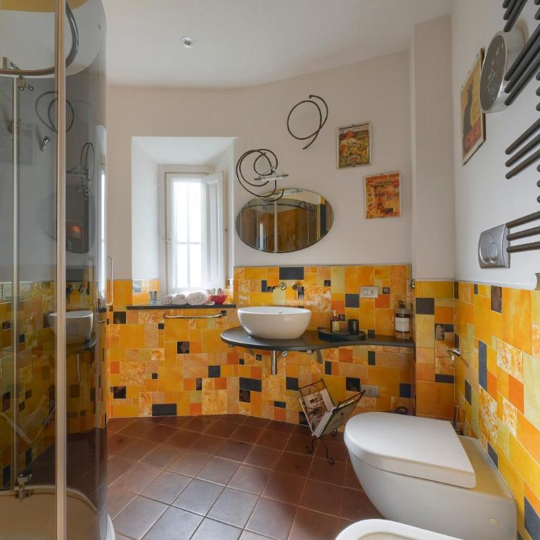 Appartamento con 2 bagni, AC e WIFI a due passi dalla stazione e dal centro storico - Appartamento con 2 Camere da Letto - 5