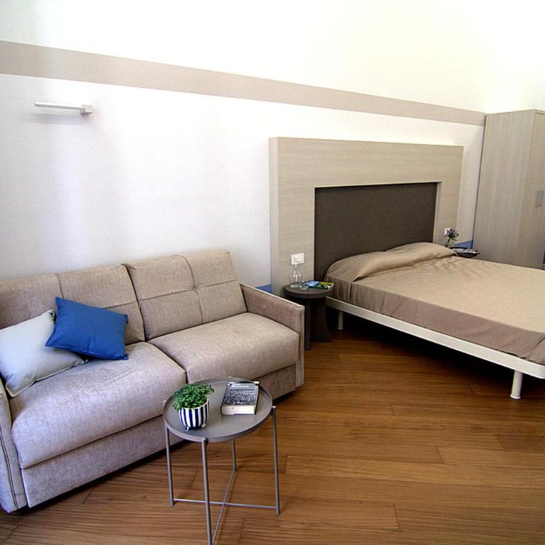 Giuliani Rooms - Camera Tripla con Balcone - 6