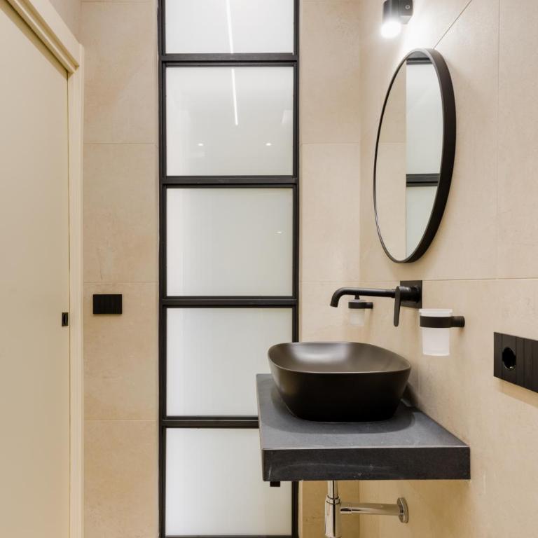 Sunway Luxury Apartment - King Suite with Spa Bath - 3