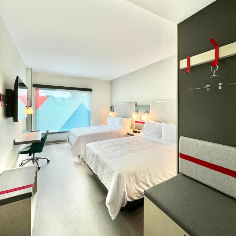avid hotels - Guadalajara Av Vallarta Pte by IHG - Standard Room with Two Queen Beds - 4