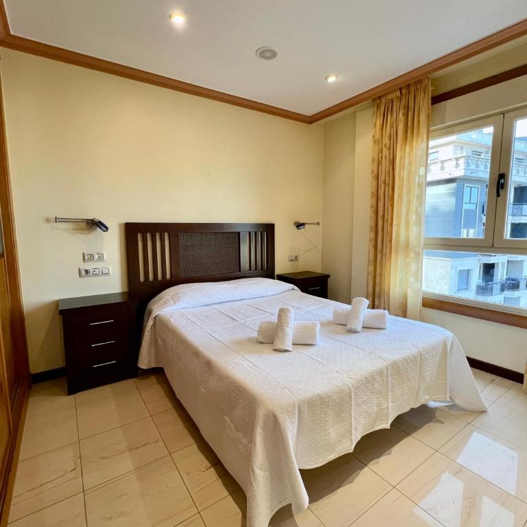 Mediterráneo Real Beach and Pool Apartment - Two-Bedroom Apartment - 5