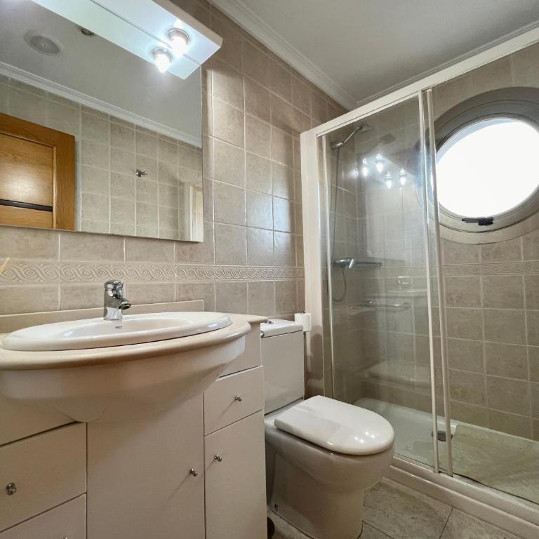 Mediterráneo Real Beach and Pool Apartment - Two-Bedroom Apartment - 10