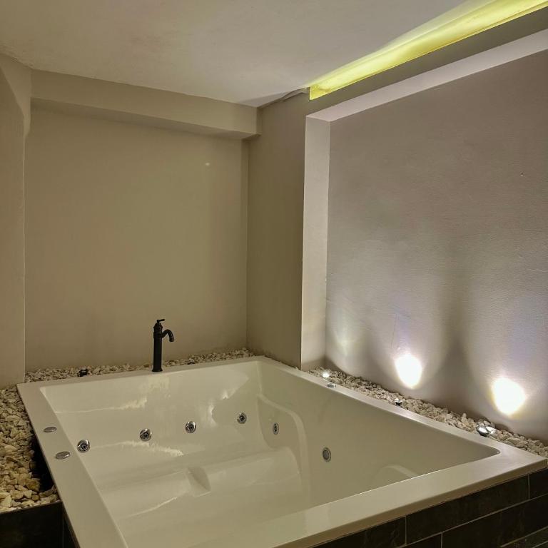 HOTEL BALI AT POBLADO - Suite Deluxe - 12