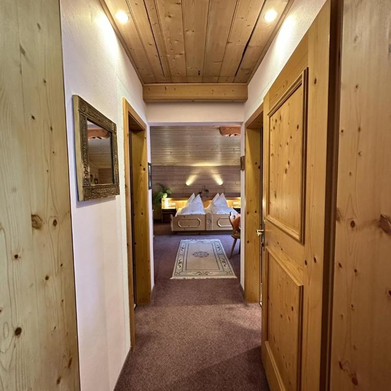 Landhaus Zwanzleitner - Doppelzimmer mit Balkon - 2