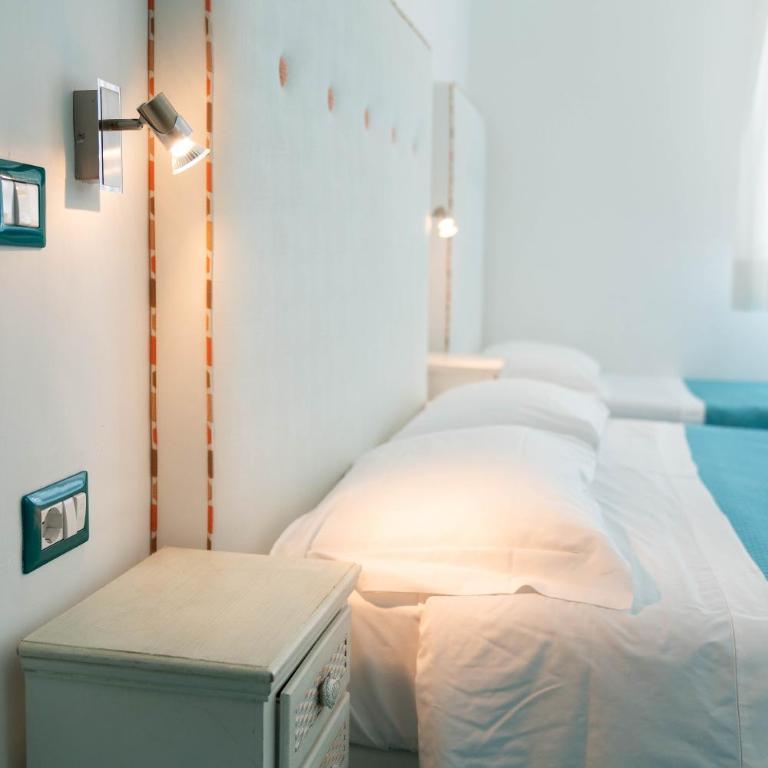 Albergo S. Andrea - Camera Tripla Basic - 11