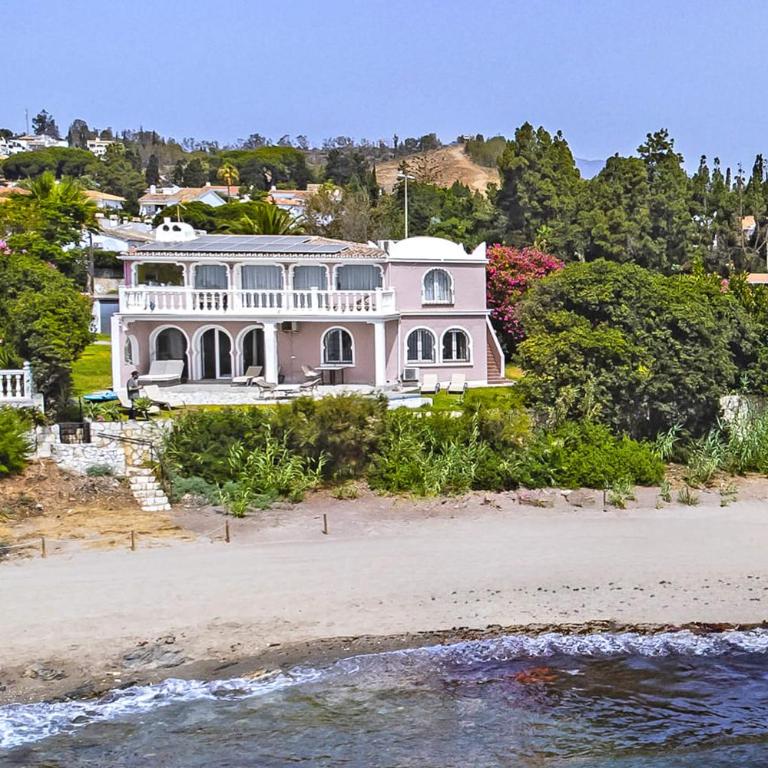 Cubo's Beachfront Villa Khayyam - Villa - 3