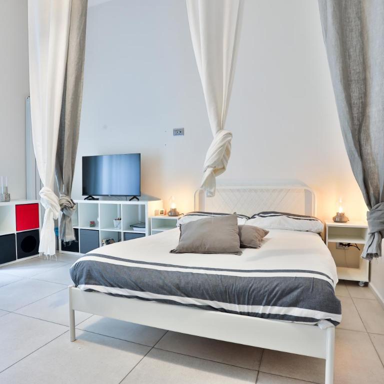 GuestHost - Salerno Bright & Comfortable Studio - Monolocale con Balcone - 4