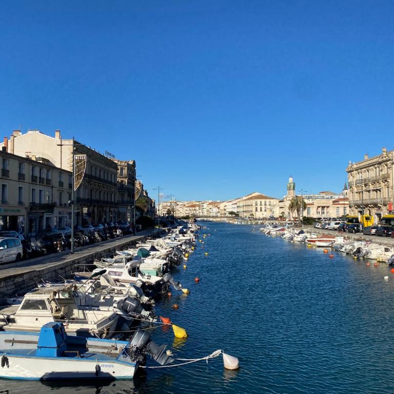 Petit cocon vue sur la corniche de Sete - One-Bedroom Apartment - 12