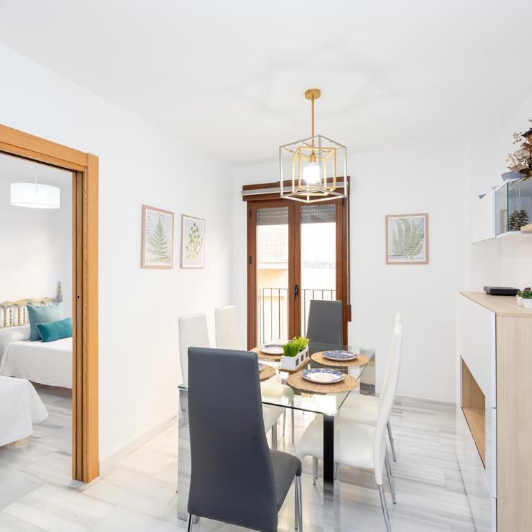 3 bedroom Elegant & Cozy City Centre - Three-Bedroom Apartment - 21
