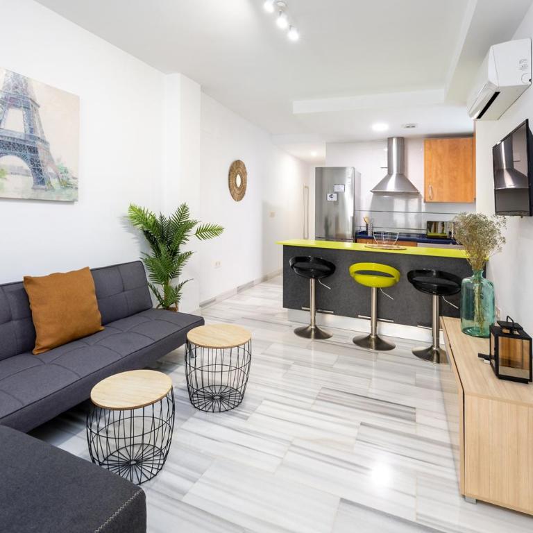 3 bedroom Elegant & Cozy City Centre - Three-Bedroom Apartment - 20