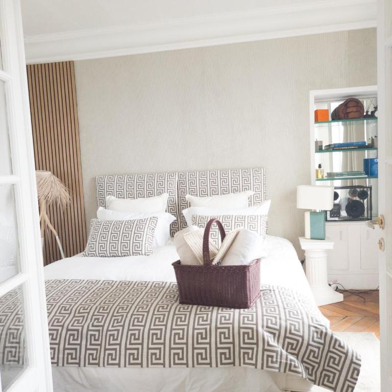 Pic de Nôtre Dame, Charming Suites Paris - Appartement 2 Chambres Deluxe avec Balcon - 10