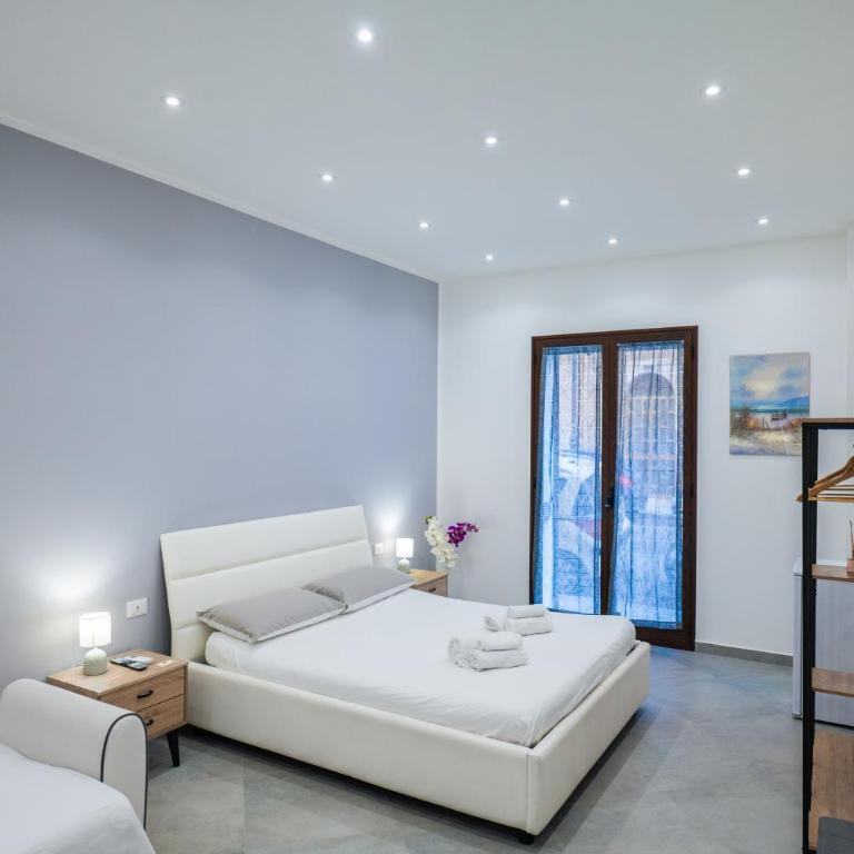 Baron’s Suites - Triple Room with Private Bathroom - 19