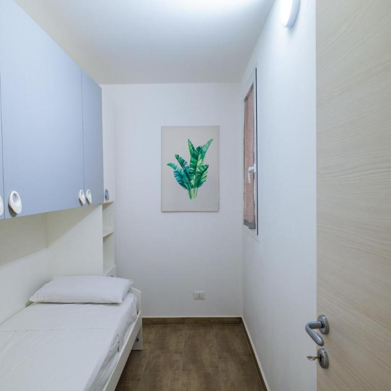 Baron’s Suites - Quadruple Room with Private Bathroom - 14