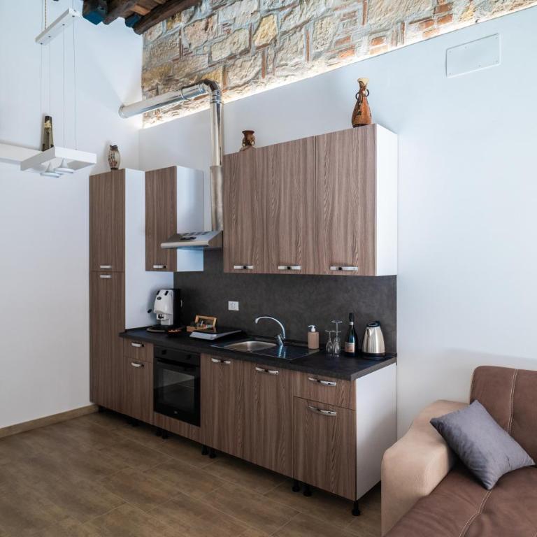 Baron’s Suites - Quadruple Room with Private Bathroom - 11