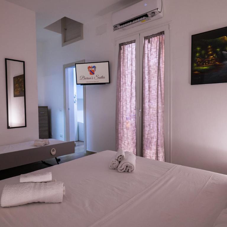 Baron’s Suites - Quadruple Room with Private Bathroom - 12