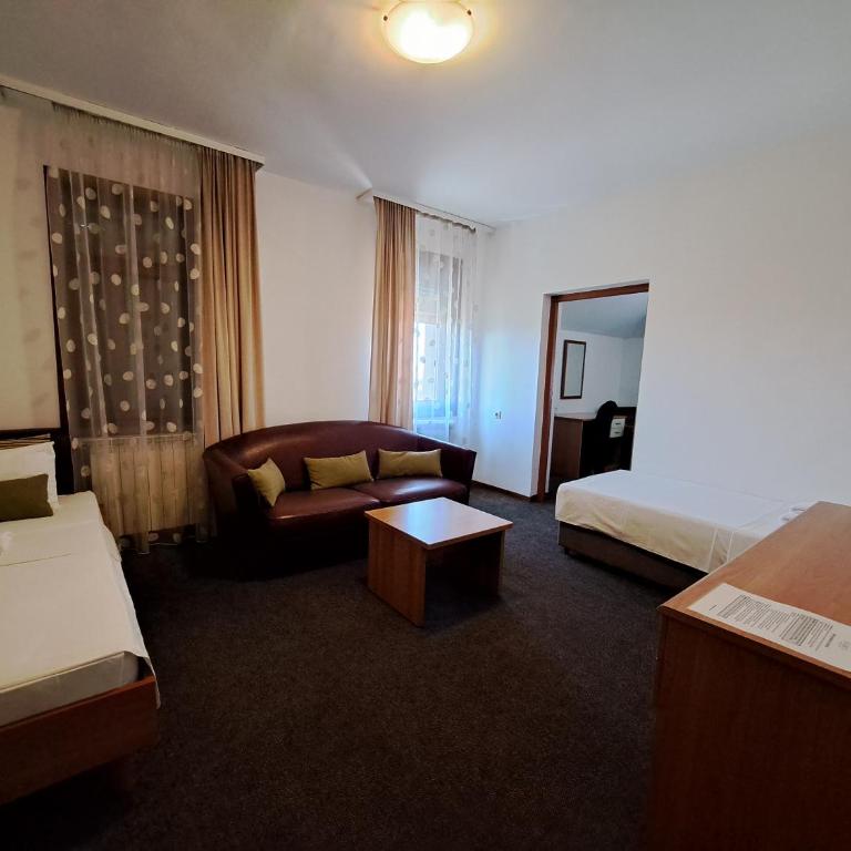 Hotel Marica - Standardna Trokrevetna Soba - 1