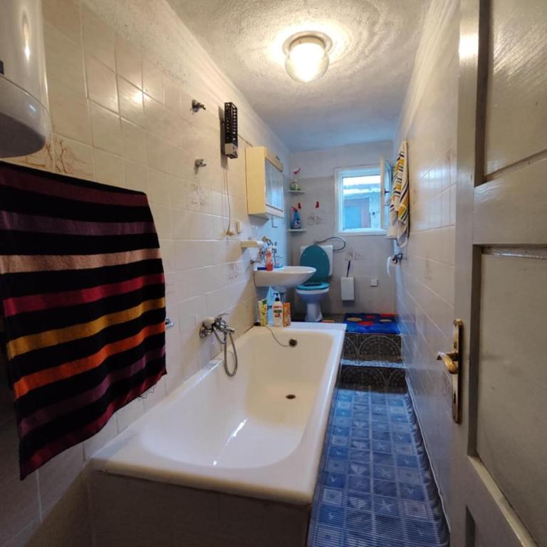 Retro Retreat Izačić - Three-Bedroom Apartment - 6