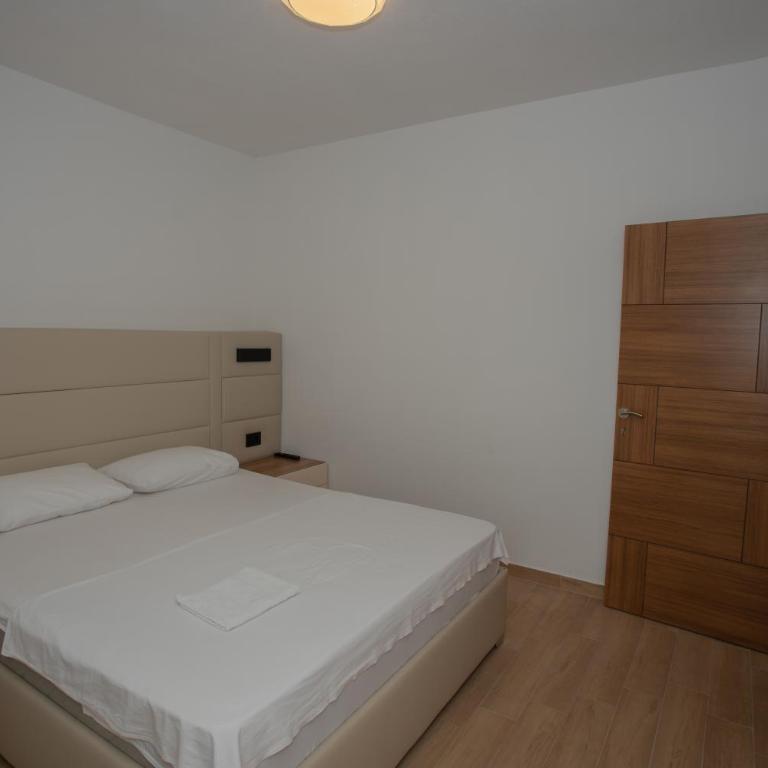 Amber Lux Apartments - Two-Bedroom Superior Apartment - 5