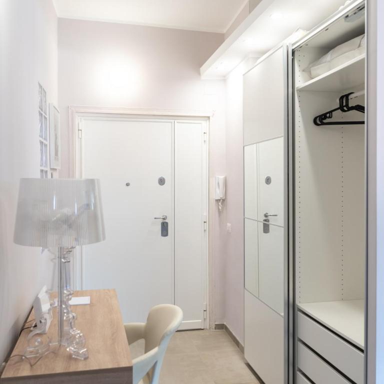 Penthouse with Panoramic Terrace -3 Min to Metro A - Appartamento con 1 Camera da Letto e Terrazza - 8