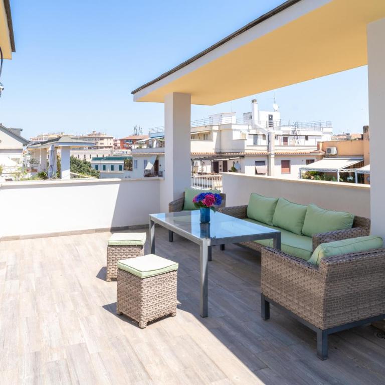 Penthouse with Panoramic Terrace -3 Min to Metro A - Appartamento con 1 Camera da Letto e Terrazza - 26