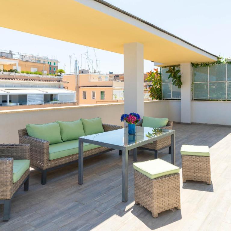 Penthouse with Panoramic Terrace -3 Min to Metro A - Appartamento con 1 Camera da Letto e Terrazza - 2