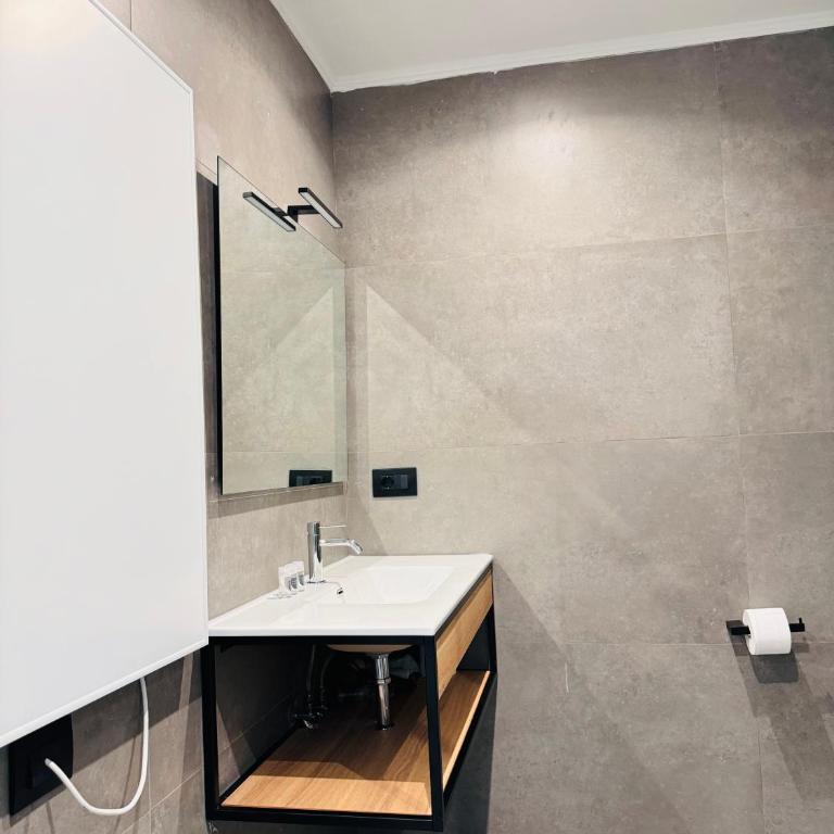 My Maison Italy GuestHouse - Camera Tripla con Bagno Privato - 10