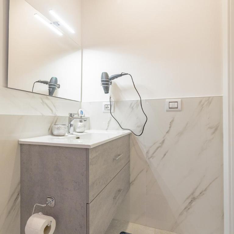 Luxury Room - 1 - Double Room with Private Bathroom - 3