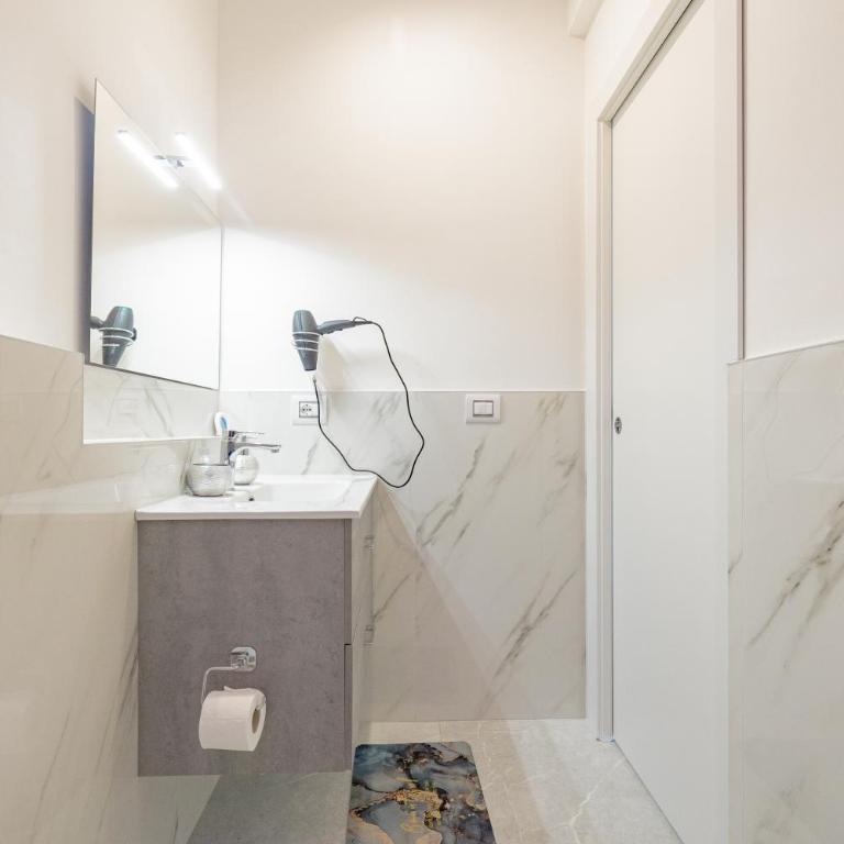Luxury Room - 1 - Double Room with Private Bathroom - 4