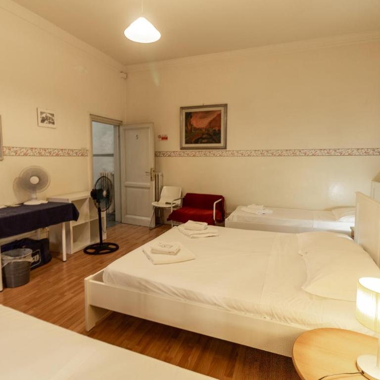 Soggiorno Primavera - Economy Quadruple Room with Shared Bathroom - 2