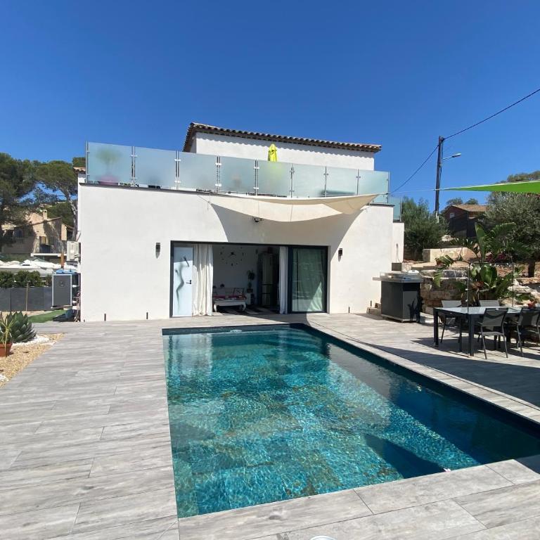 Maison avec piscine - Villa 3 Chambres - 27