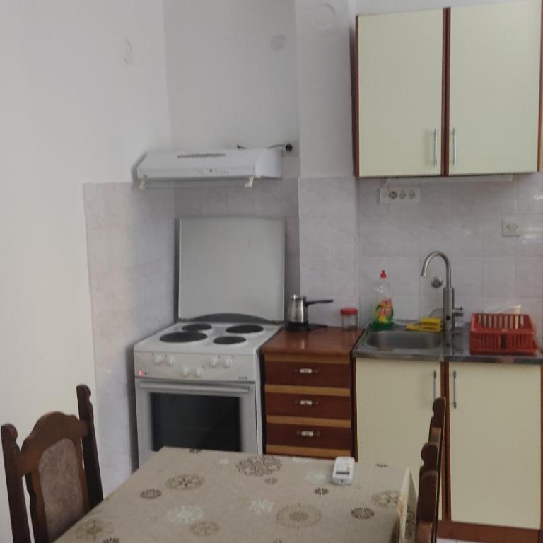 TopHoliday - One-Bedroom Apartment with Garden - 7
