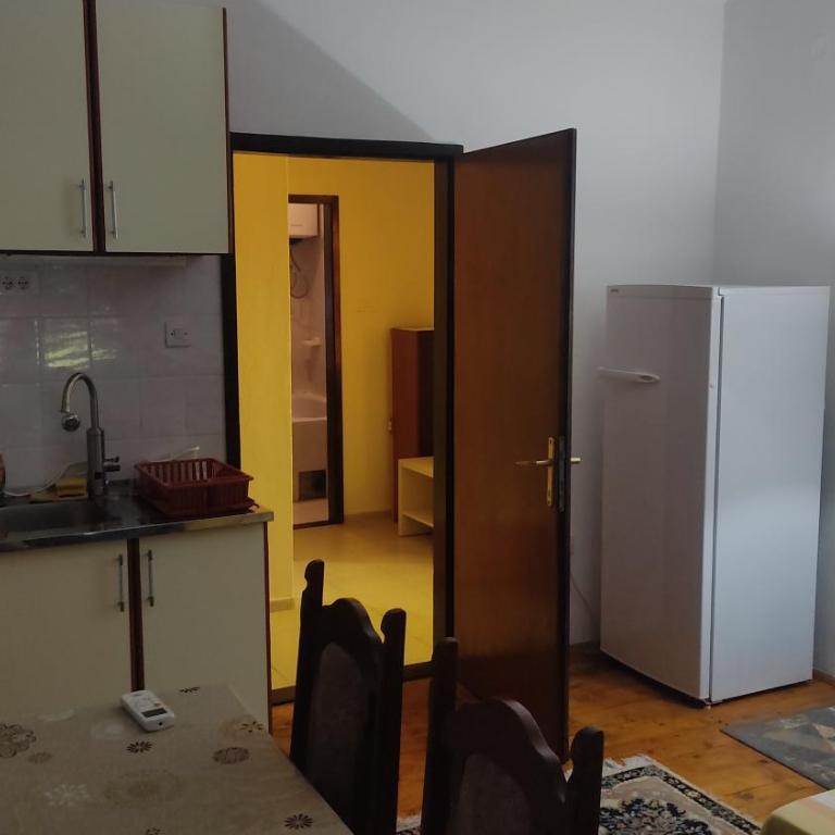 TopHoliday - One-Bedroom Apartment with Garden - 8