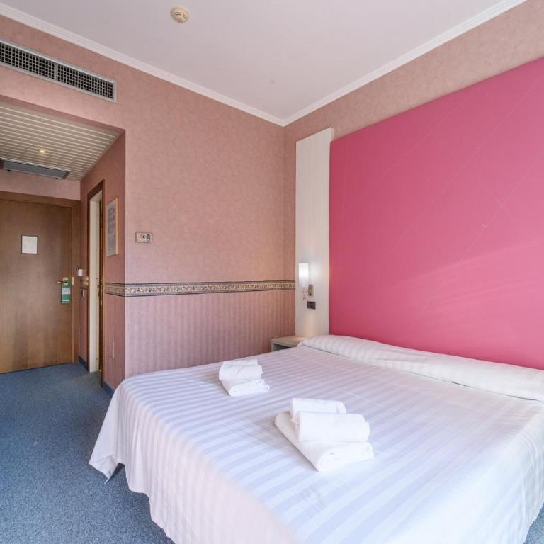 Hotiday Room Collection - Stresa - Camera Economy Matrimoniale/Doppia con Letti Singoli - 2