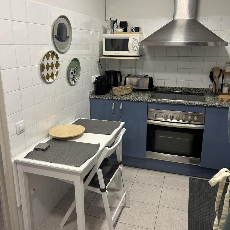 Homenfun Barcelona Alfonso X - Three-Bedroom Apartment - 16