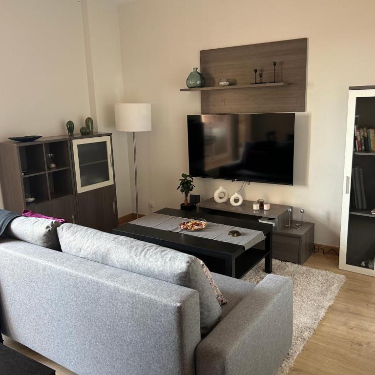 Homenfun Barcelona Alfonso X - Three-Bedroom Apartment - 1