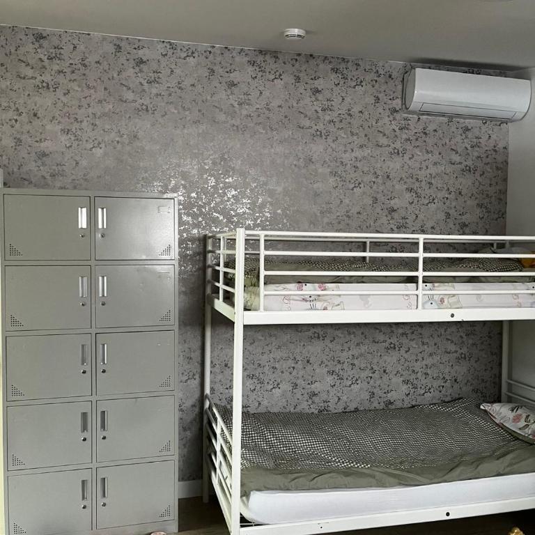 Chez Mia Paris - Lit Simple dans Dortoir pour Femmes - 5