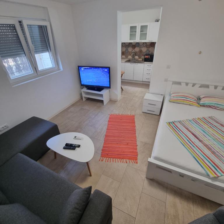 Apartment Linden - One-Bedroom Apartment - 1